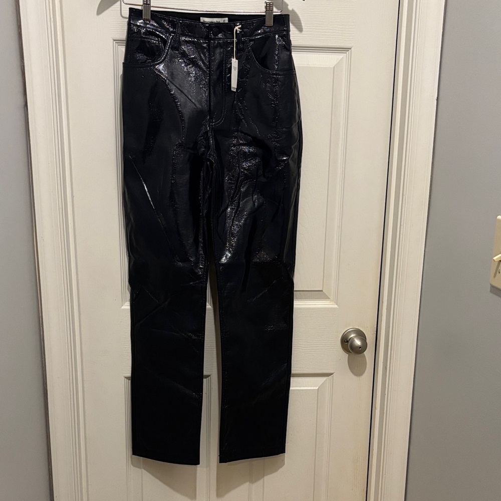 ‼️BNWT ABERCROMBIE & FITCH The 90s Straight Ultra High Rise Vegan Leather